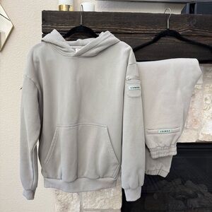 Comfrt Travel Essentials Hoodie and Sweatpants Set in color Stone XS